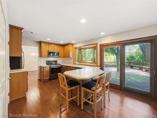 4259 Savoie Trail, West Bloomfield, MI 48323