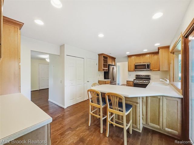 4259 Savoie Trail, West Bloomfield, MI 48323