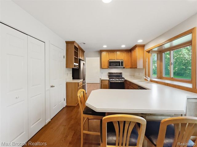 4259 Savoie Trail, West Bloomfield, MI 48323