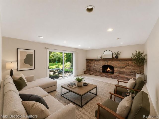 4259 Savoie Trail, West Bloomfield, MI 48323