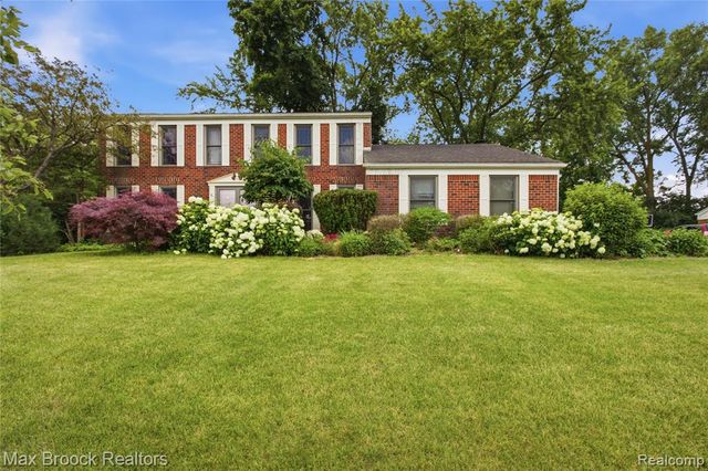 4259 Savoie Trail, West Bloomfield, MI 48323