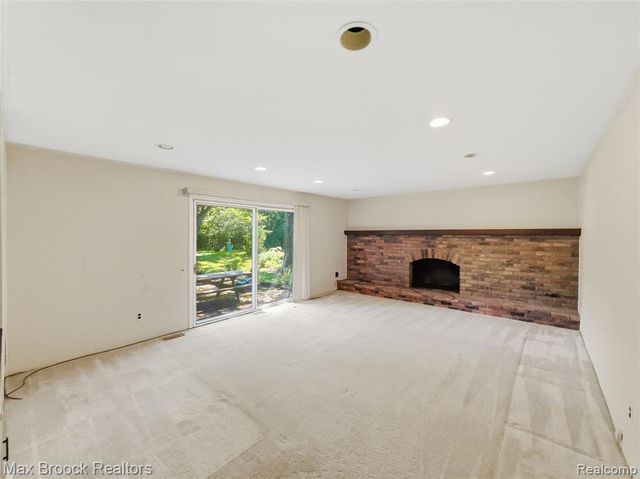 4259 Savoie Trail, West Bloomfield, MI 48323