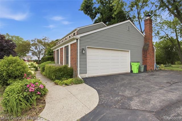 4259 Savoie Trail, West Bloomfield, MI 48323