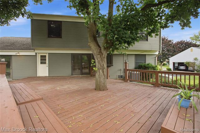 4259 Savoie Trail, West Bloomfield, MI 48323