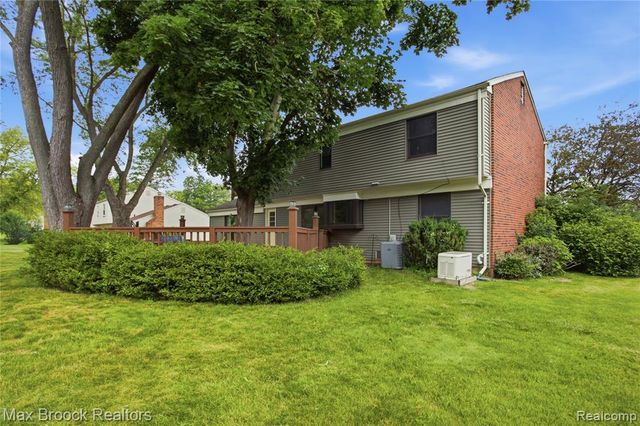 4259 Savoie Trail, West Bloomfield, MI 48323