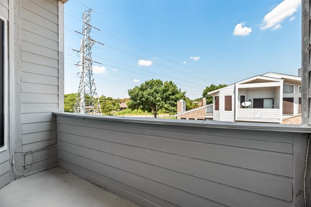 17490 Meandering Way 202, Dallas, TX 75252