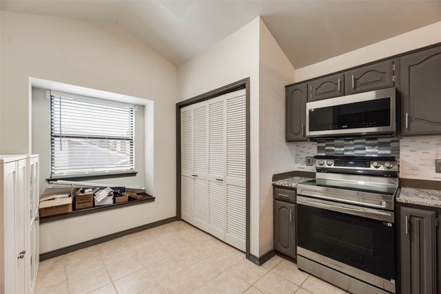 17490 Meandering Way 202, Dallas, TX 75252