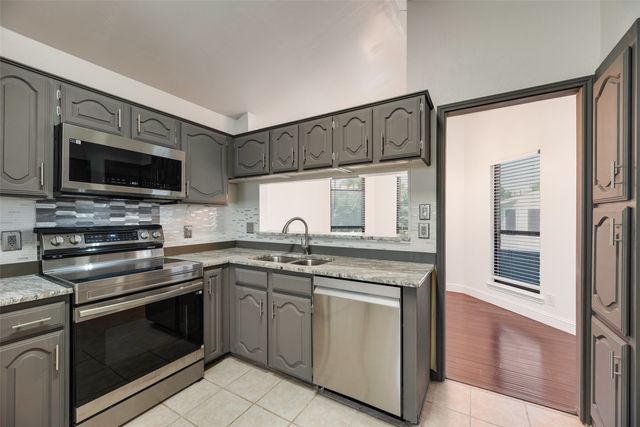 17490 Meandering Way 202, Dallas, TX 75252