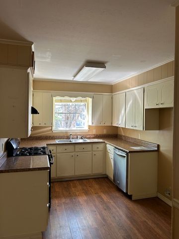 801 W 17th Terrace, Russellville, AR 72801