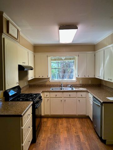 801 W 17th Terrace, Russellville, AR 72801