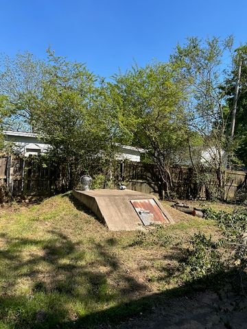 801 W 17th Terrace, Russellville, AR 72801