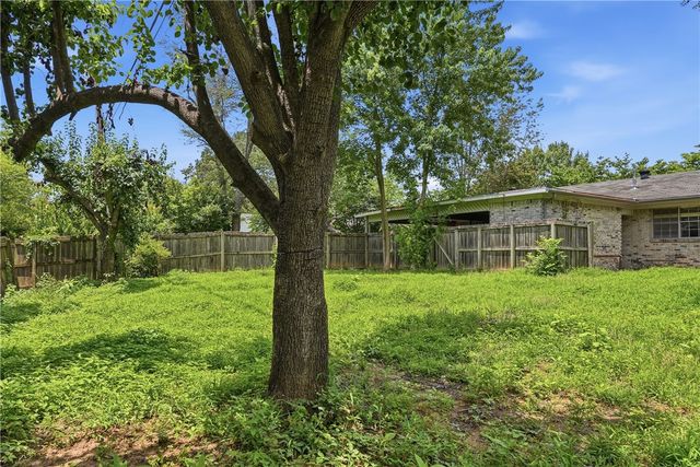801 W 17th Terrace, Russellville, AR 72801