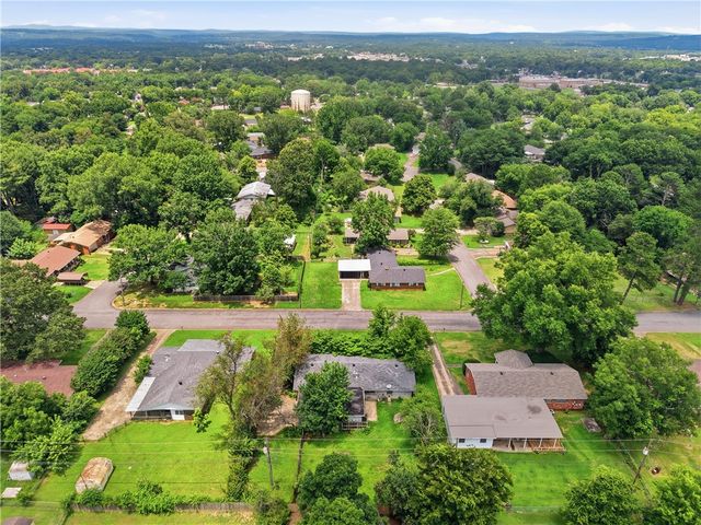 801 W 17th Terrace, Russellville, AR 72801