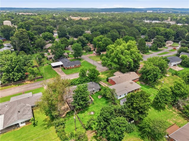 801 W 17th Terrace, Russellville, AR 72801