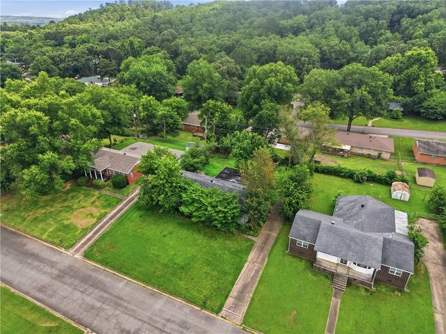 801 W 17th Terrace, Russellville, AR 72801
