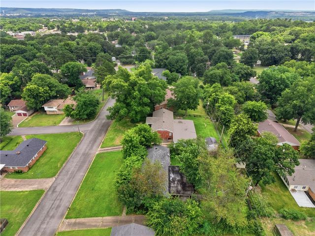 801 W 17th Terrace, Russellville, AR 72801