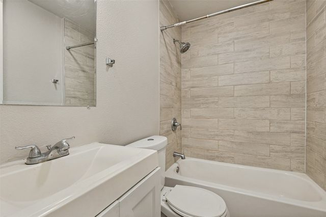 3221 Ridgeview Circle, Irving, TX 75062