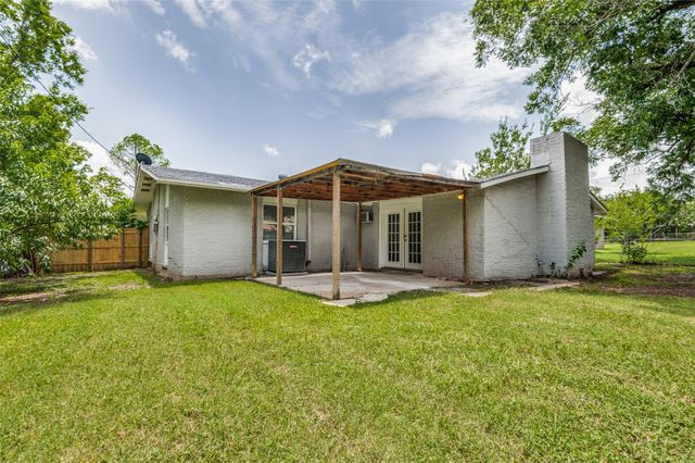 3221 Ridgeview Circle, Irving, TX 75062