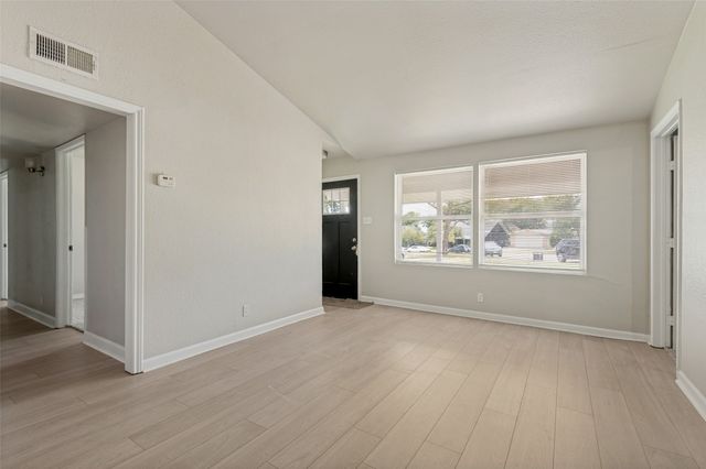 3221 Ridgeview Circle, Irving, TX 75062