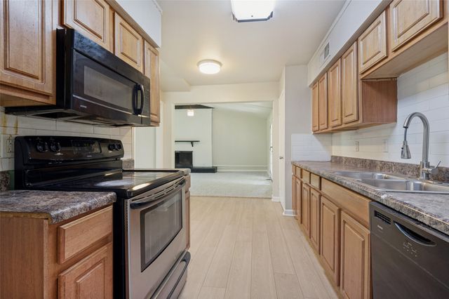3221 Ridgeview Circle, Irving, TX 75062