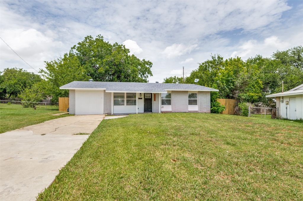 3221 Ridgeview Circle, Irving, TX 75062