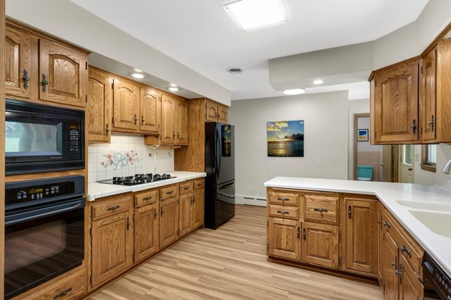 805 Kingsview Lane N, Plymouth, MN 55447
