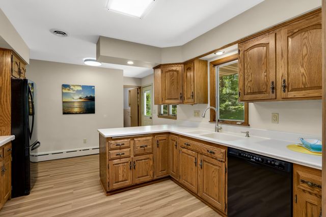 805 Kingsview Lane N, Plymouth, MN 55447