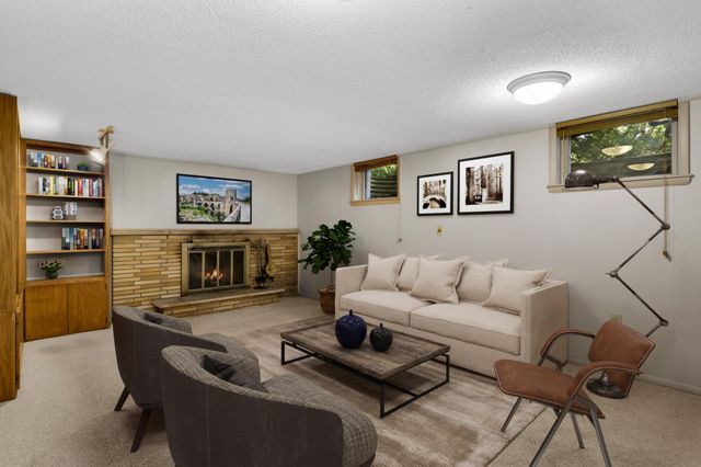 805 Kingsview Lane N, Plymouth, MN 55447