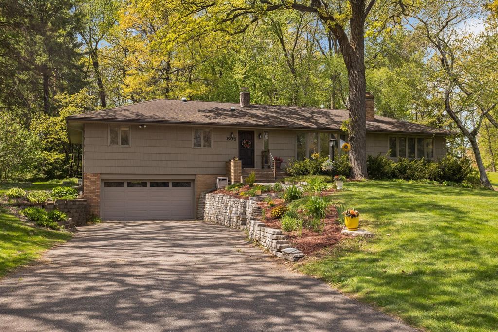 805 Kingsview Lane N, Plymouth, MN 55447