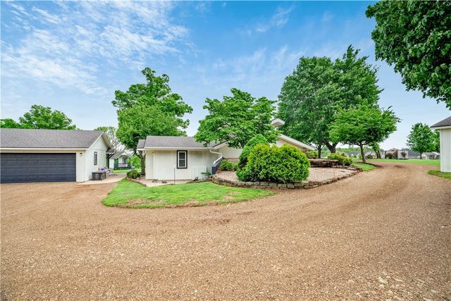 1824 N Pershing Street, Fayetteville, AR 72704