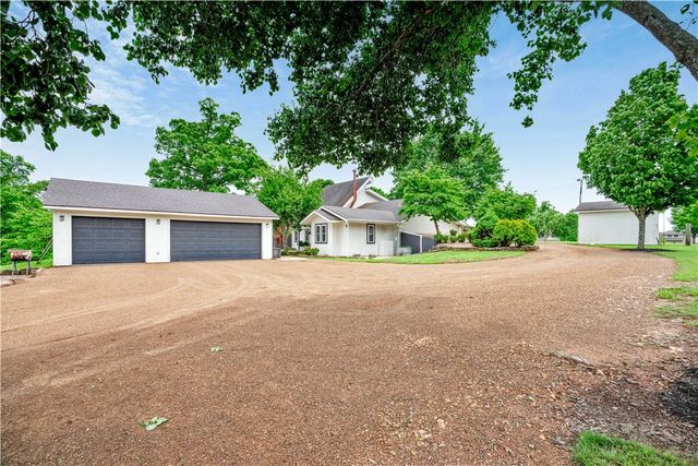 1824 N Pershing Street, Fayetteville, AR 72704