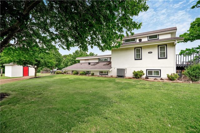 1824 N Pershing Street, Fayetteville, AR 72704