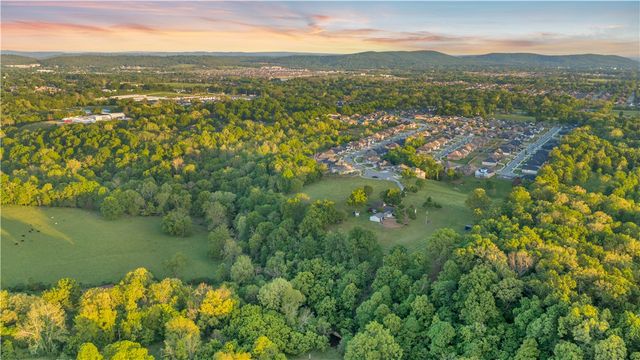 1824 N Pershing Street, Fayetteville, AR 72704