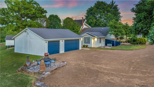 1824 N Pershing Street, Fayetteville, AR 72704