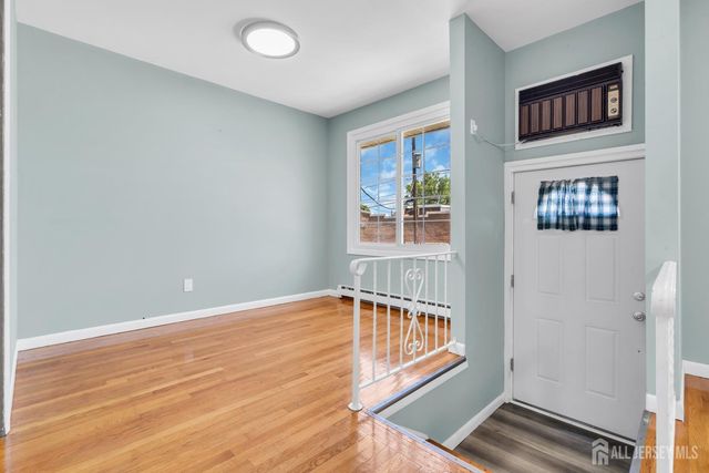 287 E Smith Street E, Woodbridge Proper, NJ 07095