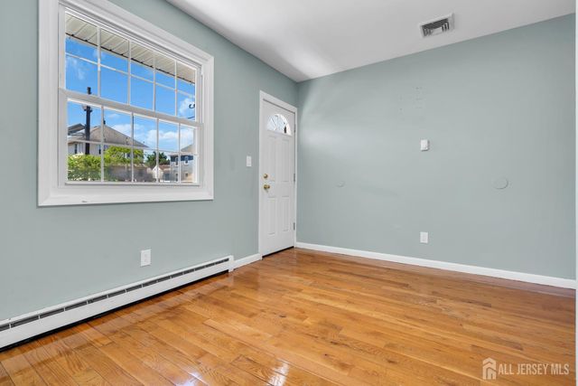 287 E Smith Street E, Woodbridge Proper, NJ 07095