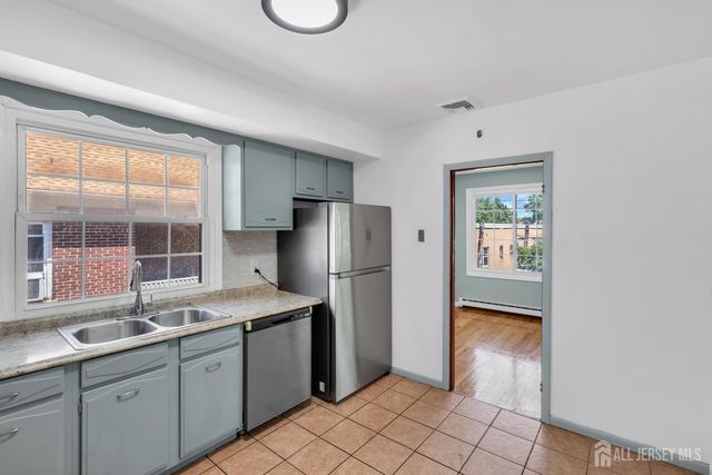 287 E Smith Street E, Woodbridge Proper, NJ 07095