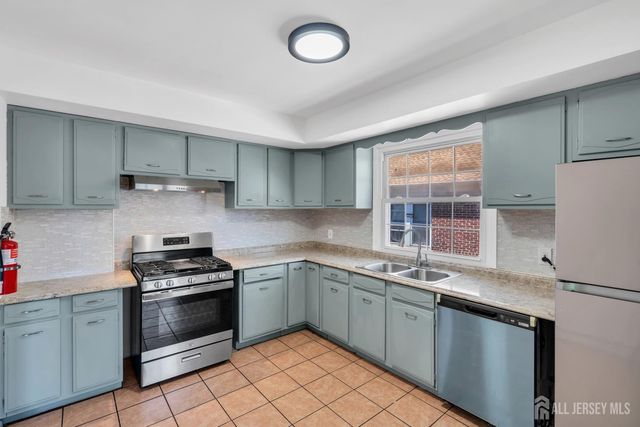 287 E Smith Street E, Woodbridge Proper, NJ 07095