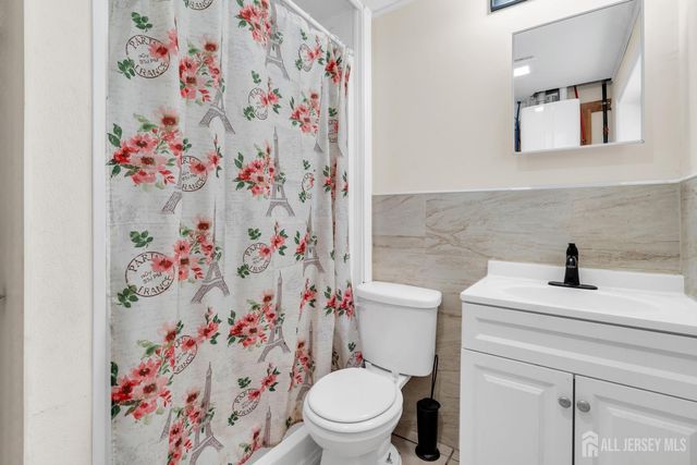 287 E Smith Street E, Woodbridge Proper, NJ 07095