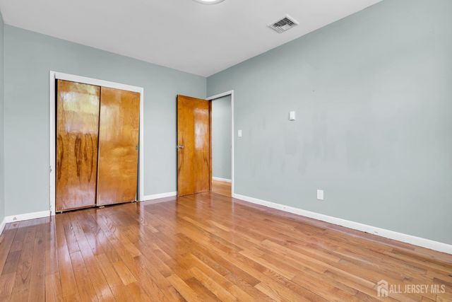 287 E Smith Street E, Woodbridge Proper, NJ 07095