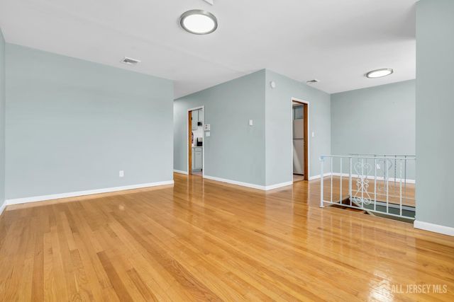 287 E Smith Street E, Woodbridge Proper, NJ 07095