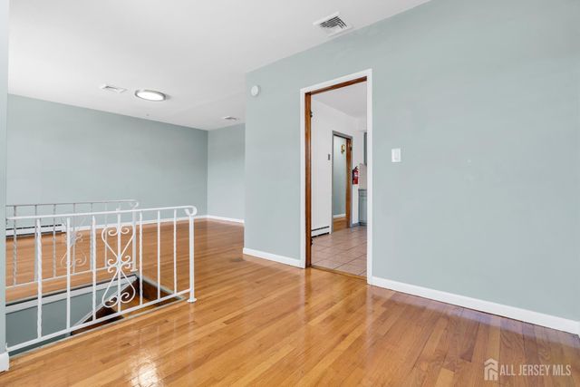 287 E Smith Street E, Woodbridge Proper, NJ 07095