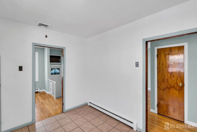 287 E Smith Street E, Woodbridge Proper, NJ 07095