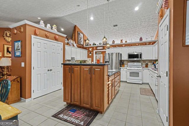 1405 Shiloh Oak Drive, Loganville, GA 30052