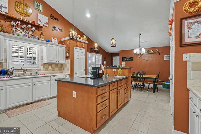 1405 Shiloh Oak Drive, Loganville, GA 30052