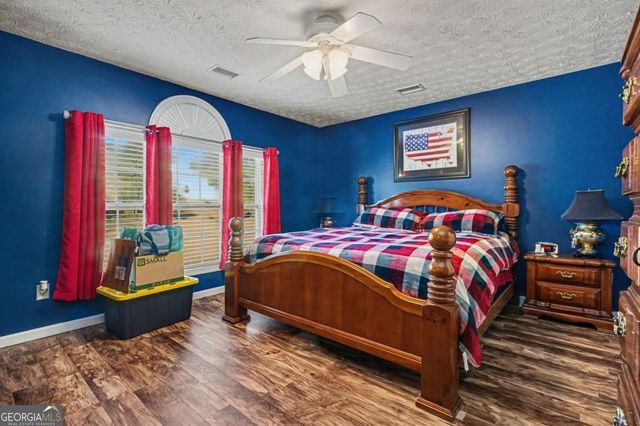 1405 Shiloh Oak Drive, Loganville, GA 30052