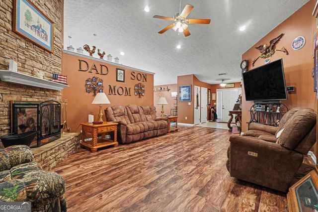 1405 Shiloh Oak Drive, Loganville, GA 30052