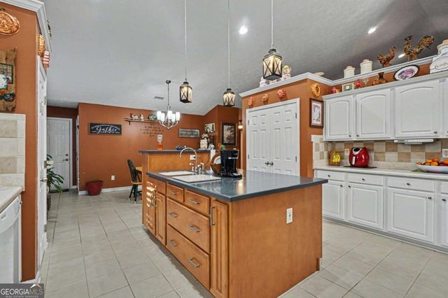 1405 Shiloh Oak Drive, Loganville, GA 30052