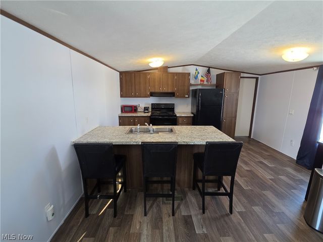 135 Inglewood Place, Elyria, OH 44035