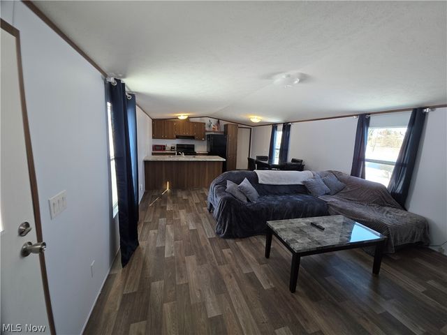 135 Inglewood Place, Elyria, OH 44035